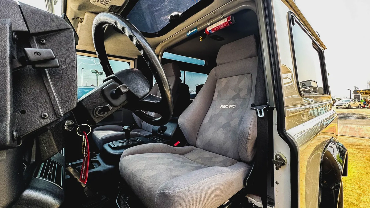 Land Rover Defender 50th Year Edition Japanese Specs 4.0L V8 1997 Good Condition 1 of 500-17-17