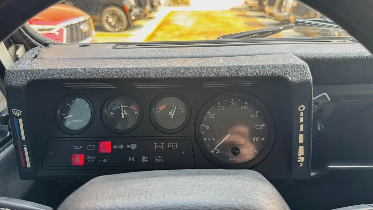 Land Rover Defender 50th Year Edition Japanese Specs 4.0L V8 1997 Good Condition 1 of 500-5-5