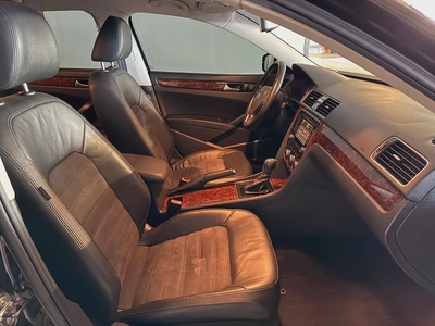 Volkswagen Passat SEL V5 2.5L 2012 Model GCC Specs WIth Partial Service History In Perfect Condition-10