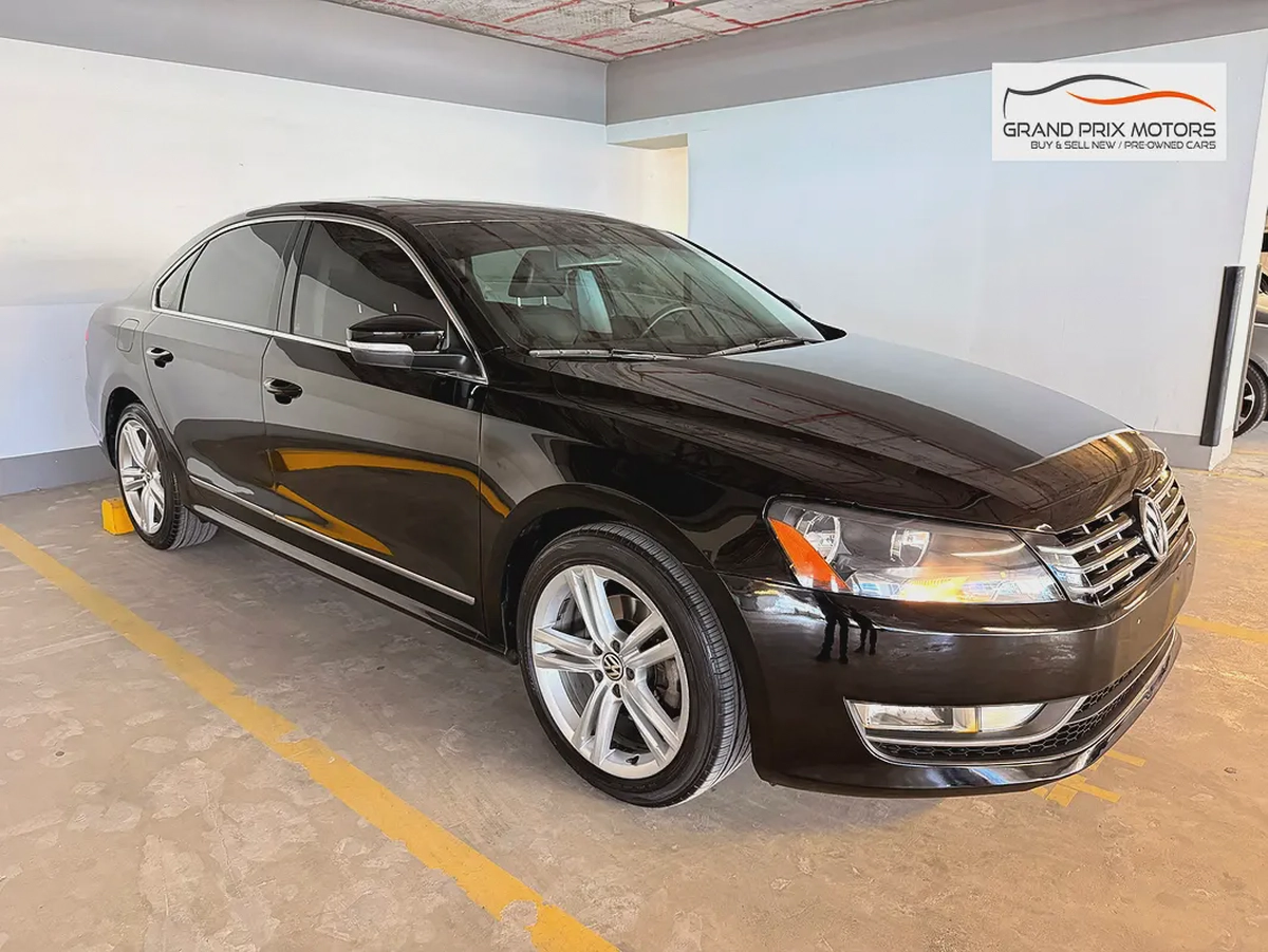 Volkswagen Passat SEL V5 2.5L 2012 Model GCC Specs WIth Partial Service History In Perfect Condition