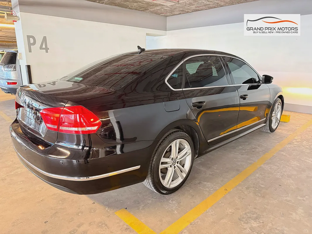 Volkswagen Passat SEL V5 2.5L 2012 Model GCC Specs WIth Partial Service History In Perfect Condition