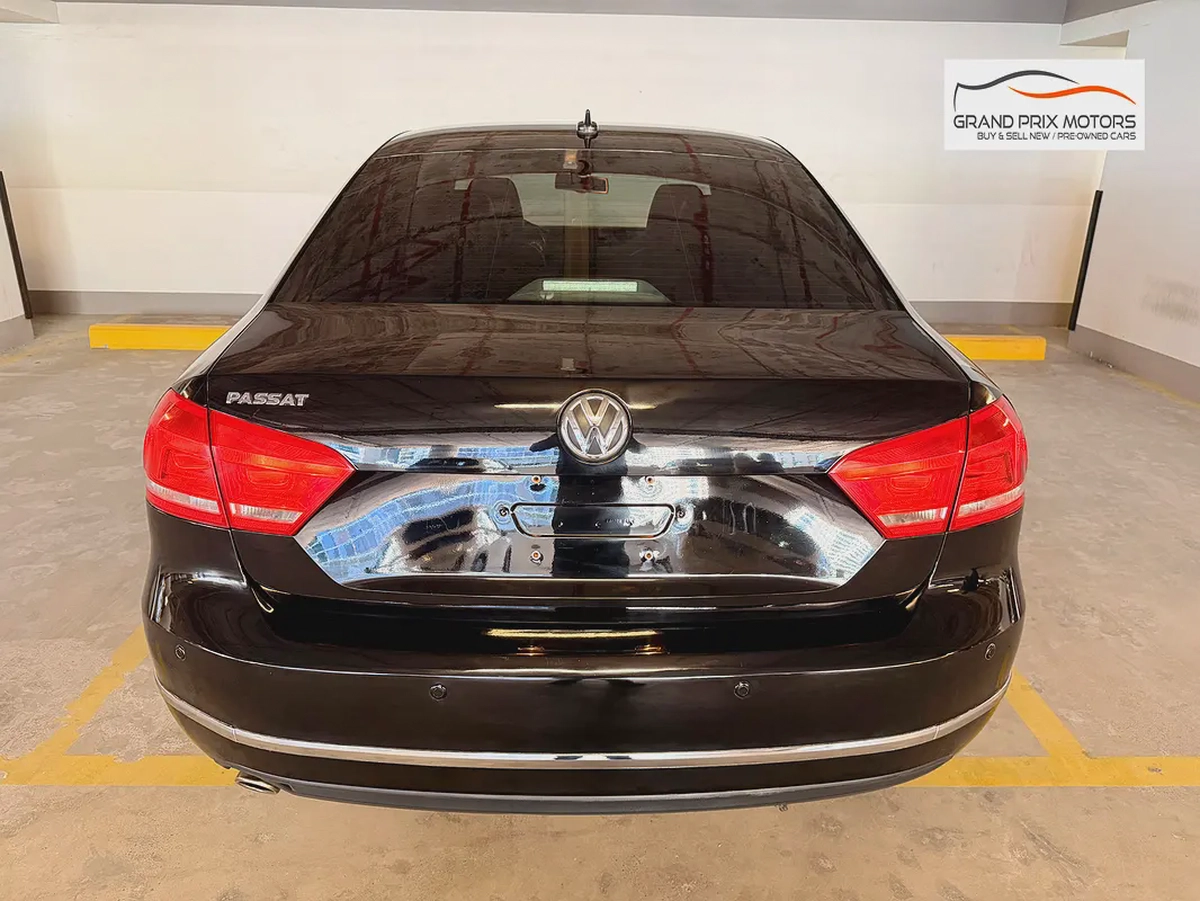 Volkswagen Passat SEL V5 2.5L 2012 Model GCC Specs WIth Partial Service History In Perfect Condition
