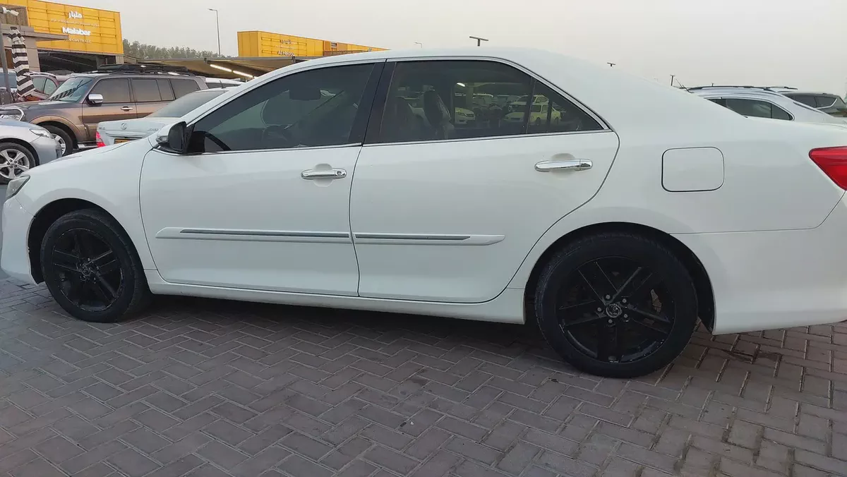 Toyota Camry XLE 2015 GCC Specs - Excellent Condition-10-10