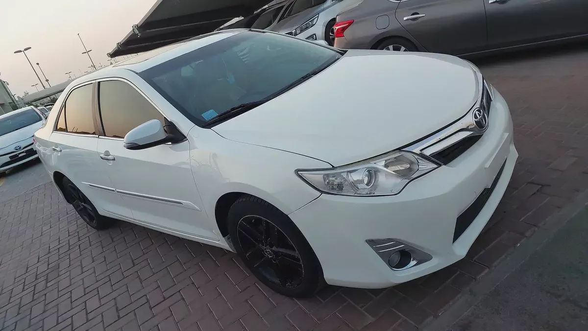 Toyota Camry XLE 2015 GCC Specs - Excellent Condition-1-1
