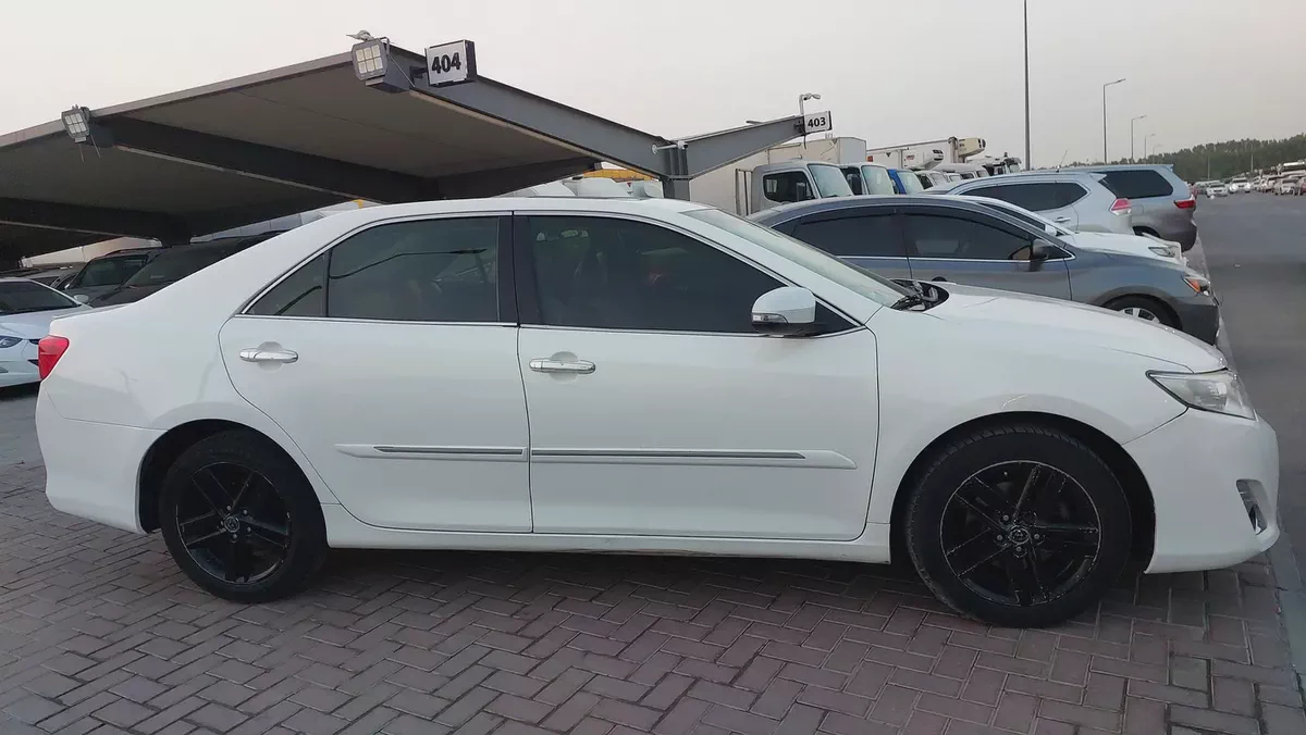 Toyota Camry XLE 2015 GCC Specs - Excellent Condition-3-3