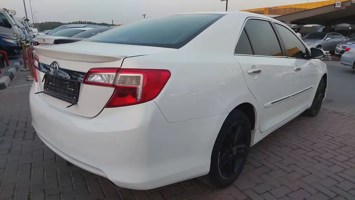 Toyota Camry XLE 2015 GCC Specs - Excellent Condition-4-4