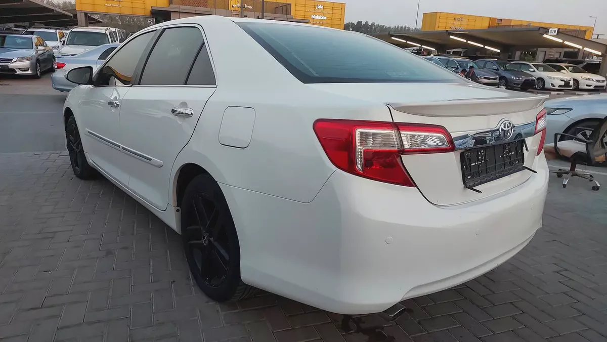 Toyota Camry XLE 2015 GCC Specs - Excellent Condition-8-8