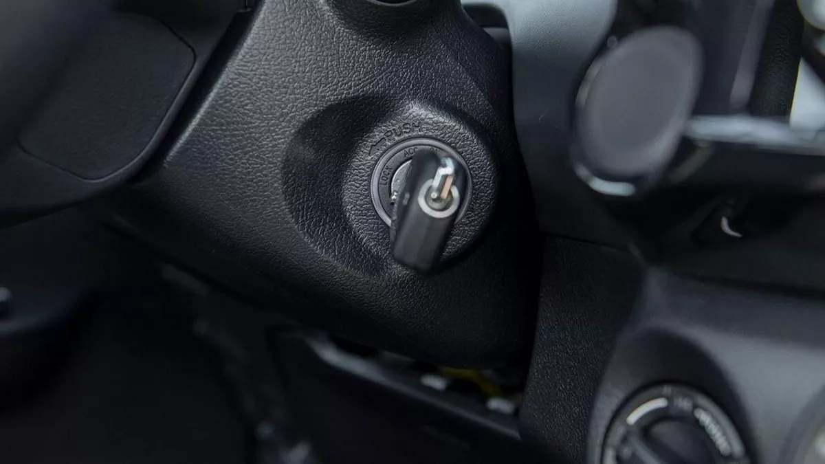 Toyota Hilux SGLX -13-0