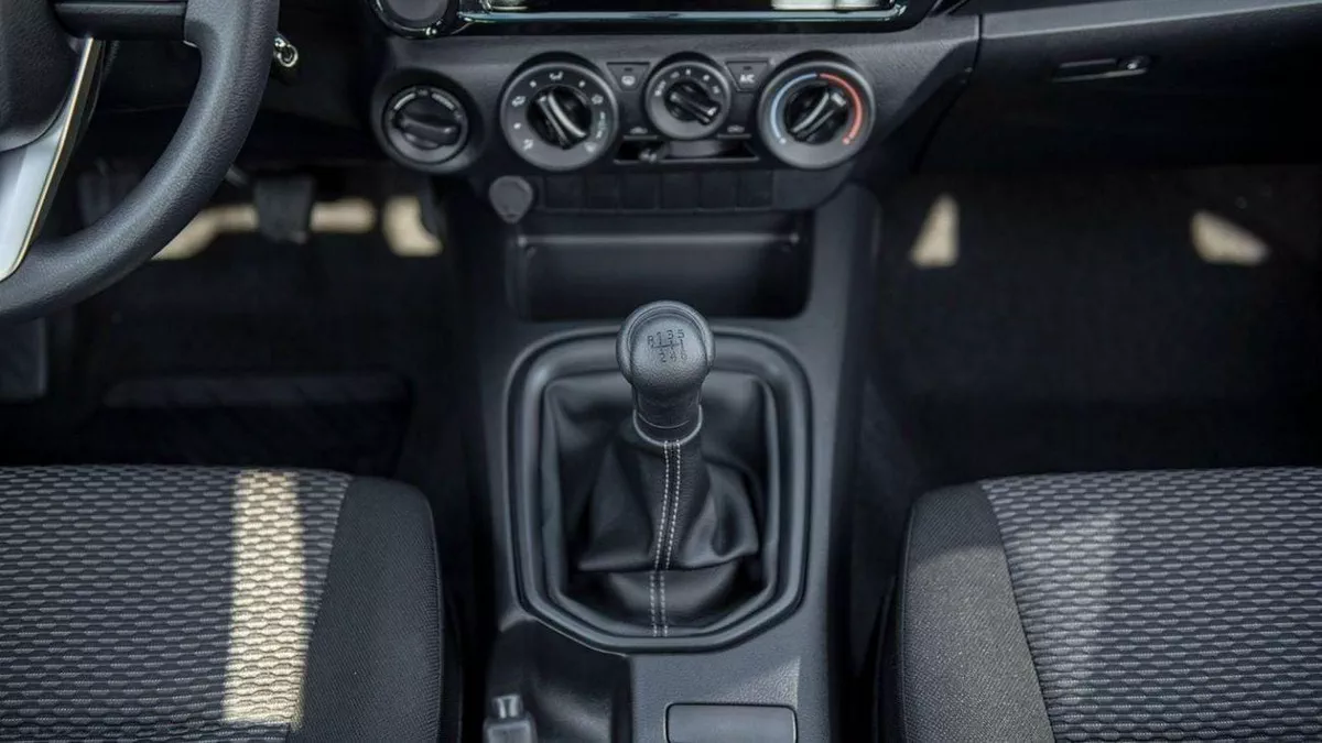 Toyota Hilux SGLX -14-0