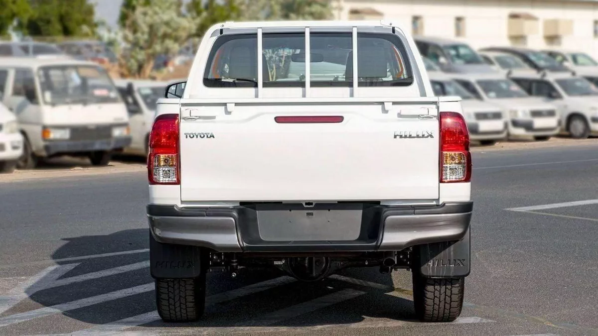 Toyota Hilux SGLX -6-0