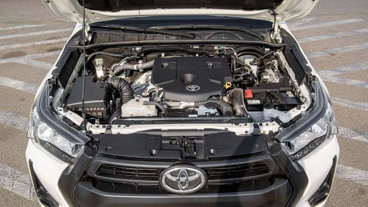 Toyota Hilux SGLX -8-0