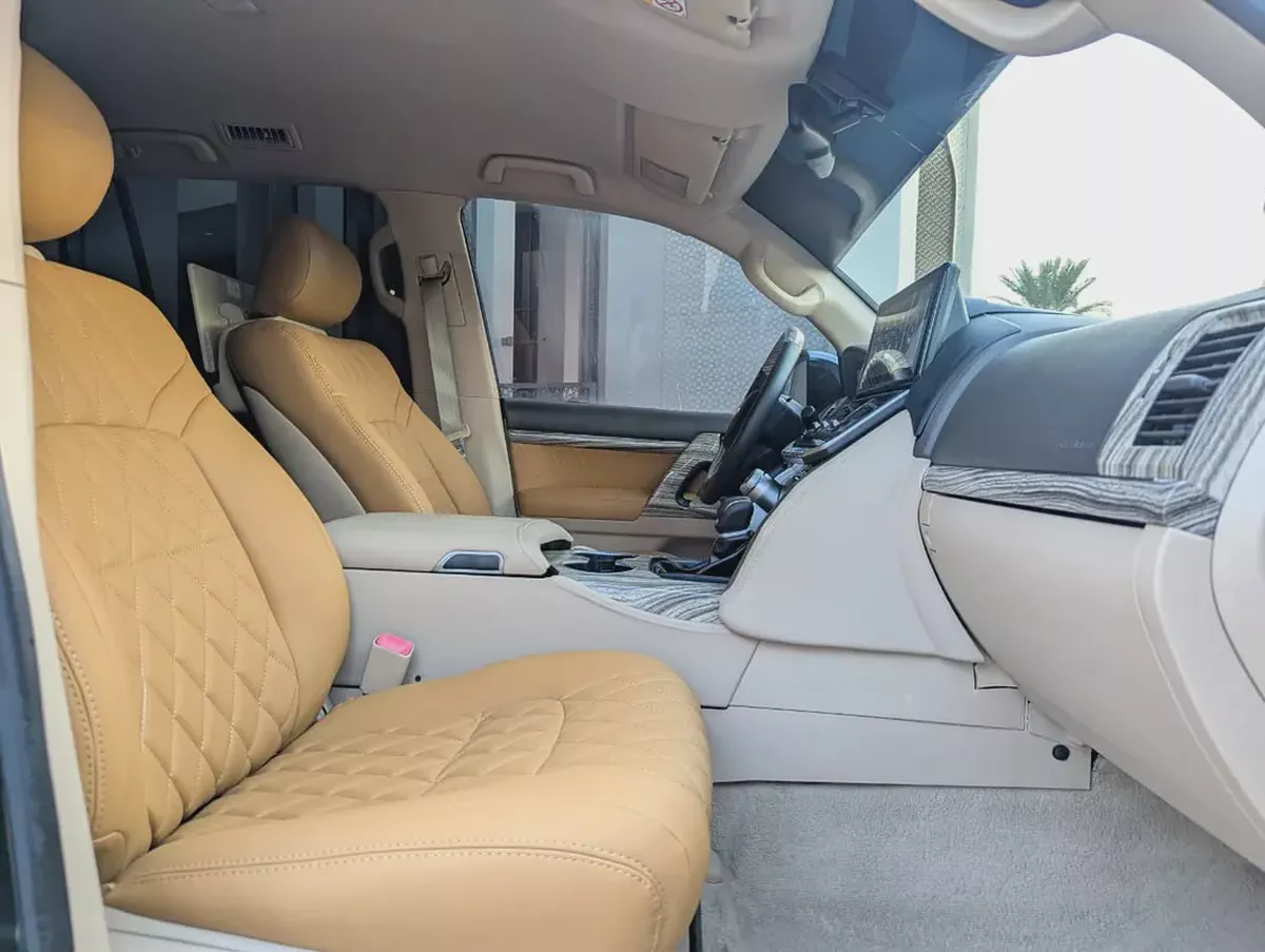 TOYOTA LAND CRUISER 2014 FACELIFTED 2025 WITH INTERIOR AND EXTERIOR V6 4.0L IN EXCELLENT CONDITION-3-3