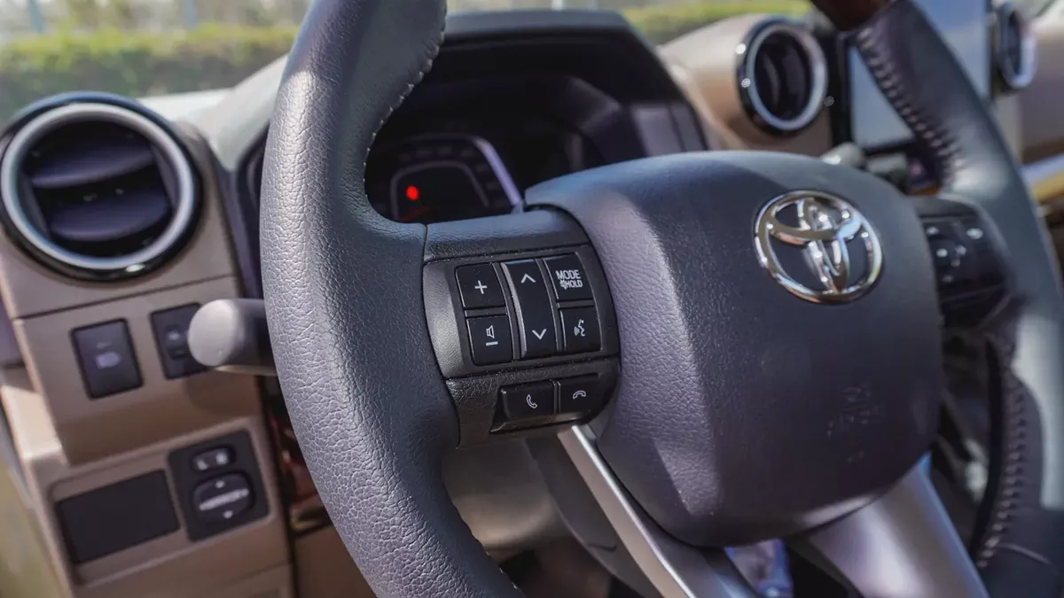 2025 Toyota Land Cruiser LC79 SC AT V6 4.0 Petrol Full Option-9-9