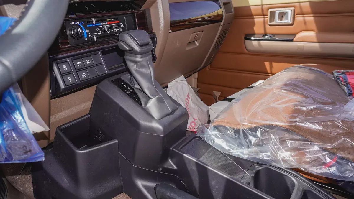 2025 Toyota Land Cruiser LC79 SC AT V6 4.0 Petrol Full Option-10-10