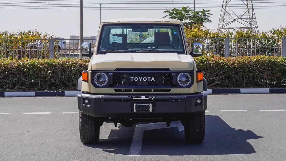 2025 Toyota Land Cruiser LC79 SC AT V6 4.0 Petrol Full Option-1-1