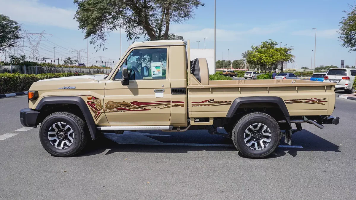 2025 Toyota Land Cruiser LC79 SC AT V6 4.0 Petrol Full Option-2-2