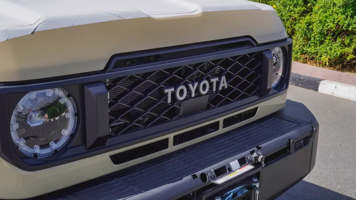 2025 Toyota Land Cruiser LC79 SC AT V6 4.0 Petrol Full Option-3-3