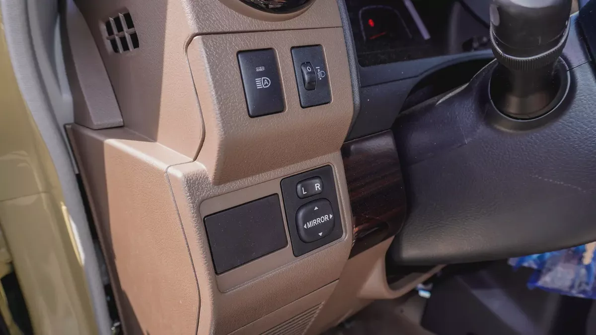 2025 Toyota Land Cruiser LC79 SC AT V6 4.0 Petrol Full Option-7-7