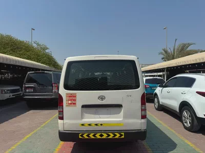 TOYOTA HIACE VAN DIESLE-9
