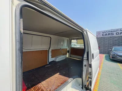 TOYOTA HIACE VAN DIESLE-11