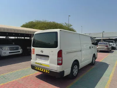 TOYOTA HIACE VAN DIESLE-3