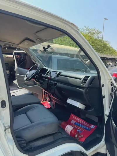TOYOTA HIACE VAN DIESLE-6