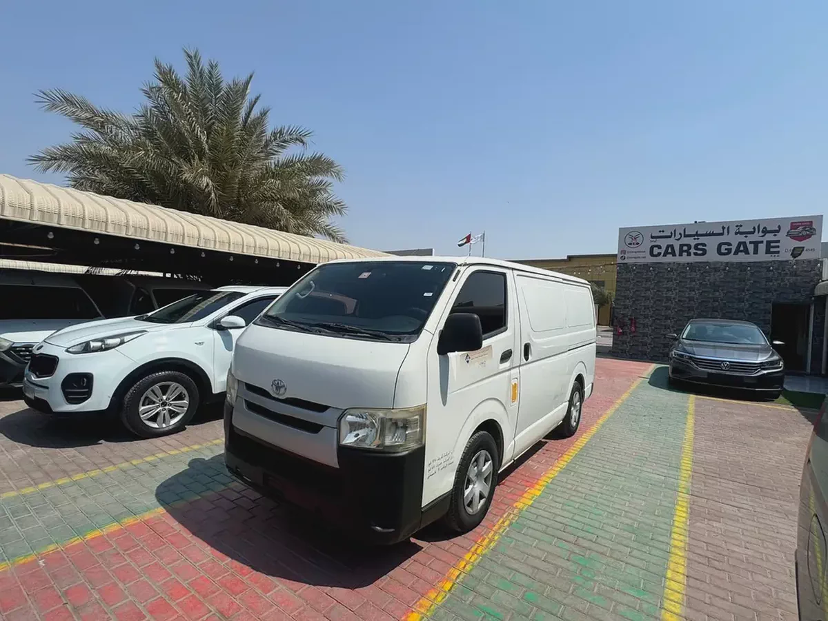 TOYOTA HIACE VAN DIESLE-2-2