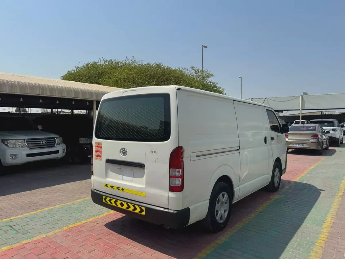 TOYOTA HIACE VAN DIESLE-3-3