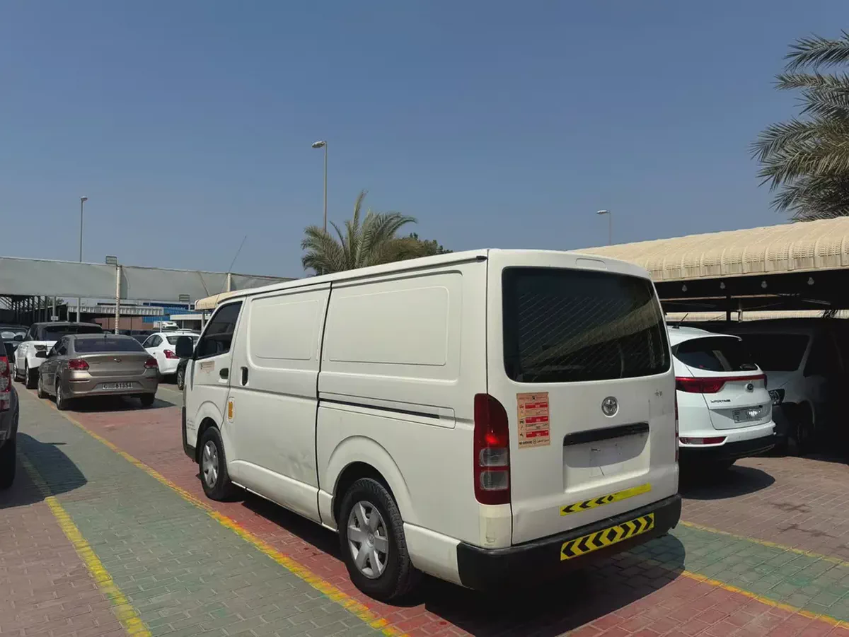 TOYOTA HIACE VAN DIESLE-4-4