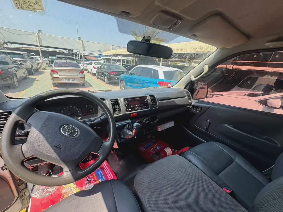 TOYOTA HIACE VAN DIESLE-5-5