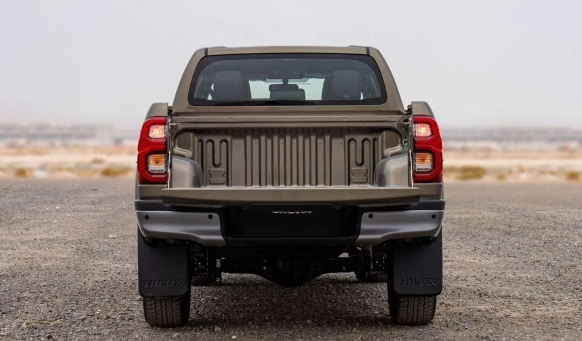 Toyota Hilux ADVENTURE-9-0