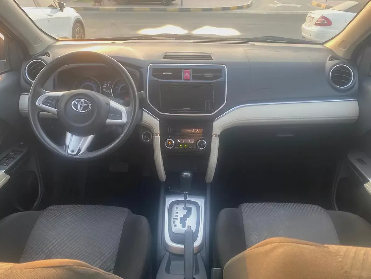 Toyota Rush EX 2023 | GCC Specs | Low Mileage | 7-Seater Family SUV-9-9