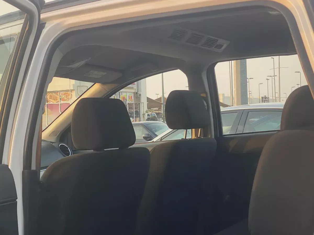 Toyota Rush EX 2023 | GCC Specs | Low Mileage | 7-Seater Family SUV-12-12