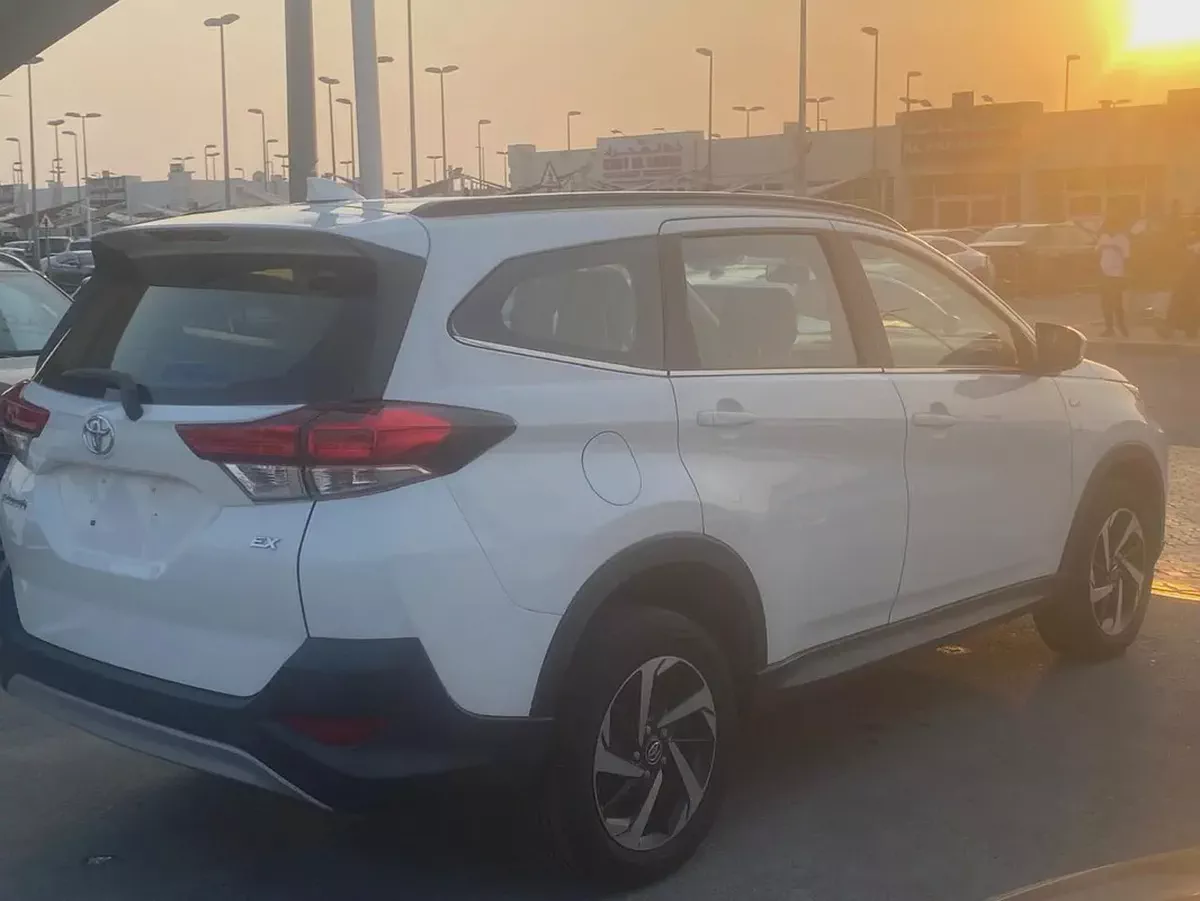 Toyota Rush EX 2023 | GCC Specs | Low Mileage | 7-Seater Family SUV-5-5