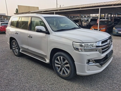 Toyota Land Cruiser VXR 2017 | GCC Specs | Pristine Condition-0