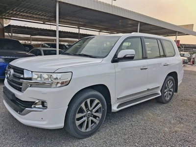 Toyota Land Cruiser VXR 2017 | GCC Specs | Pristine Condition-1