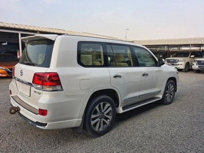 Toyota Land Cruiser VXR 2017 | GCC Specs | Pristine Condition-2