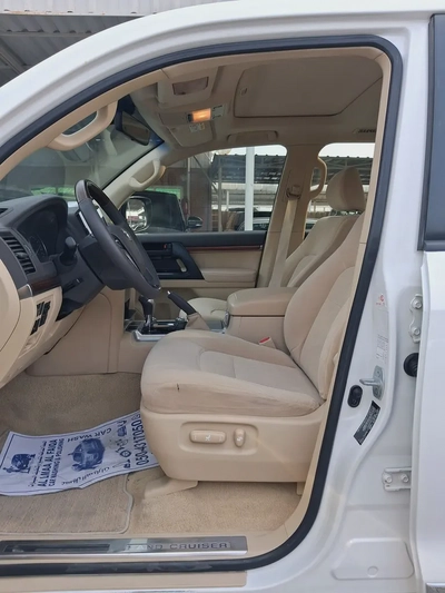 Toyota Land Cruiser VXR 2017 | GCC Specs | Pristine Condition-5
