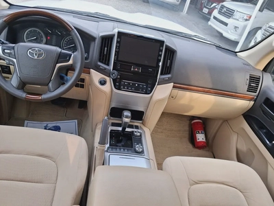 Toyota Land Cruiser VXR 2017 | GCC Specs | Pristine Condition-6