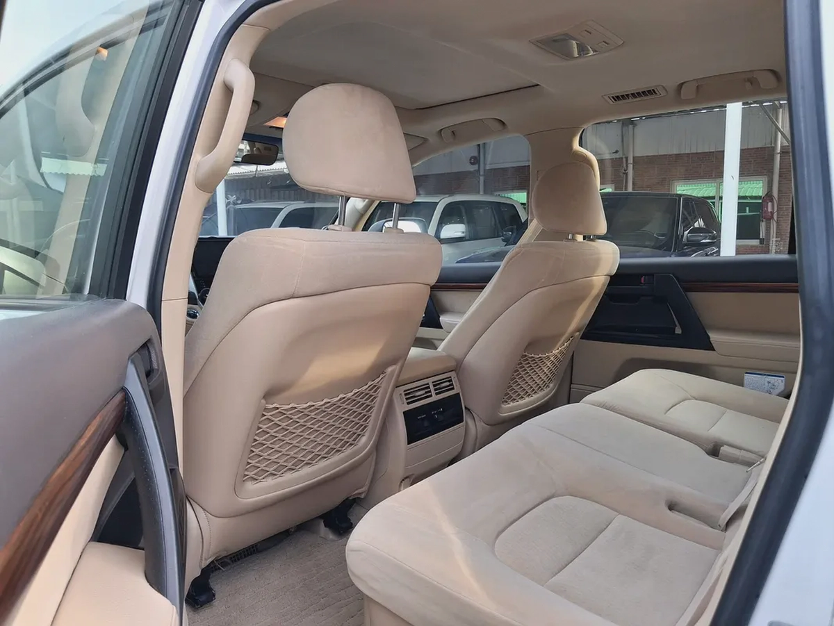 Toyota Land Cruiser VXR 2017 | GCC Specs | Pristine Condition-8-8