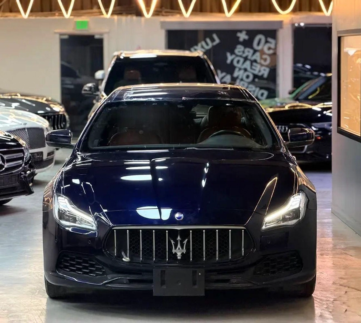 Maserati Quattroporte GRANLUSSO GCC Specs | Low Mileage | Pristine Condition-1-0