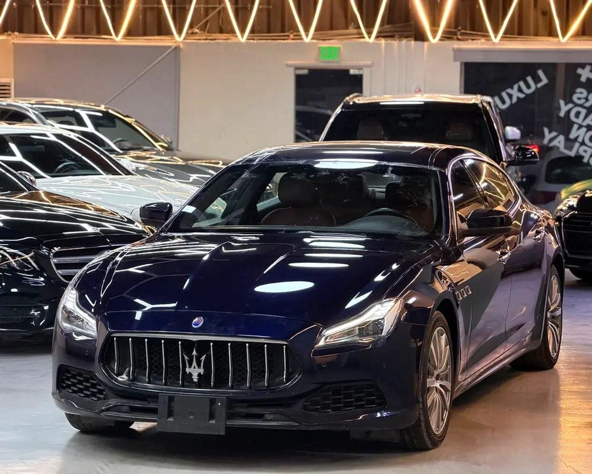 Maserati Quattroporte GRANLUSSO GCC Specs | Low Mileage | Pristine Condition-2-0
