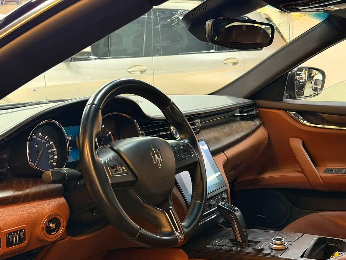 Maserati Quattroporte GRANLUSSO GCC Specs | Low Mileage | Pristine Condition-3-0