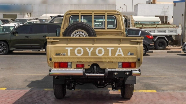 Toyota Land Cruiser Pick Up 4.0L V6 Oman Specs