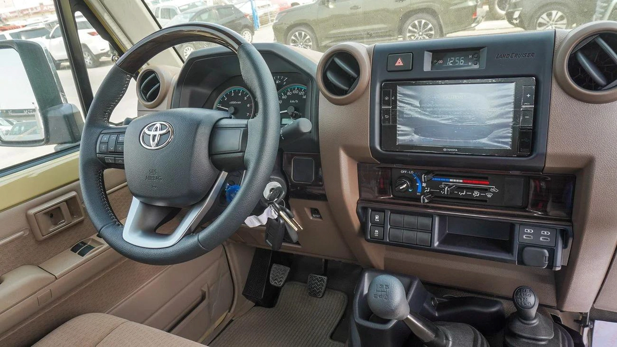Toyota Land Cruiser Pick Up 4.0L V6 Oman Specs-16-16