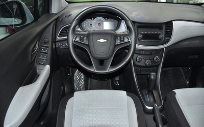 Chevrolet Trax LT ( 2019 Model ) in White Color GCC Specs-8
