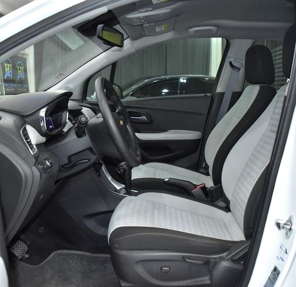 Chevrolet Trax LT ( 2019 Model ) in White Color GCC Specs