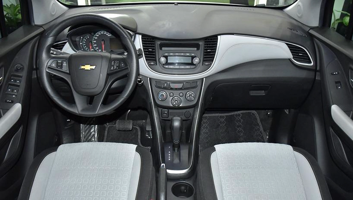 Chevrolet Trax LT ( 2019 Model ) in White Color GCC Specs-5-5