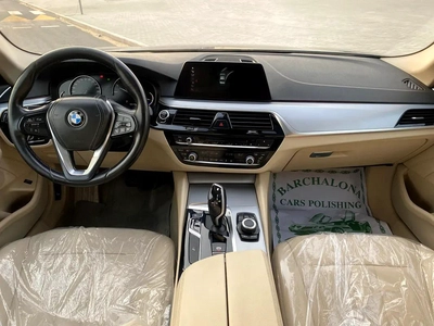 BMW 5-Series 520i-3