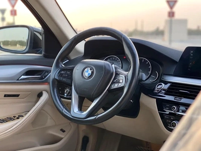 BMW 5-Series 520i-6